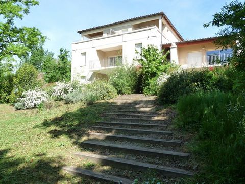Located in the Languedoc-Roussillon region, between Narbonne and Carcassonne, 30 kms away from the sandy beaches of the Mediterranean and along the Canal du Midi, the residence Le Château de Jouarres is situated in a wooded park of 5 hectares and awa...