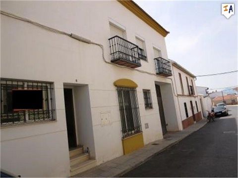 This apartment is located in the heart of Mollina, just a few minutes to the church square and all the local amenities. The apartment sits on a quiet street and the main entrance leads straight in to the main living room, diner. The property has a ki...