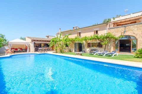 Deze rustieke villa ligt in Cas Concos, vlakbij Felanitx in het zuidoosten van Mallorca, verrast met een privézwembad en verwelkomt 10 gasten. Het meest opvallende detail van dit prachtige huis met stenen gevel is het privéchloorzwembad van 12 x 6,5 ...