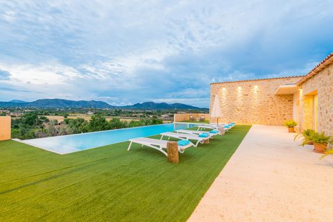 Bienvenidos a esta preciosa casa en el campo para 6 personas en Sant Llorenç des Cardassar. Encontramos esta preciosa casa dentro de una finca de 9900 m2 donde la increíble piscina de cloro de 14 x 4 metros y una profundidad máxima de 1,5 m hará las ...