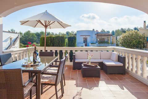 This summerhouse not too far from the sea is fully equipped, counts with a terrace, and is situated in Son Serra de Marina. It is prepared for up to 6 persons. On an expansive terrace with views of the neighborhood, you can enjoy a relaxing glass of ...